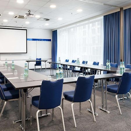 Park Inn By Radisson Frankfurt Airport Frankfurt am Main Bagian luar foto
