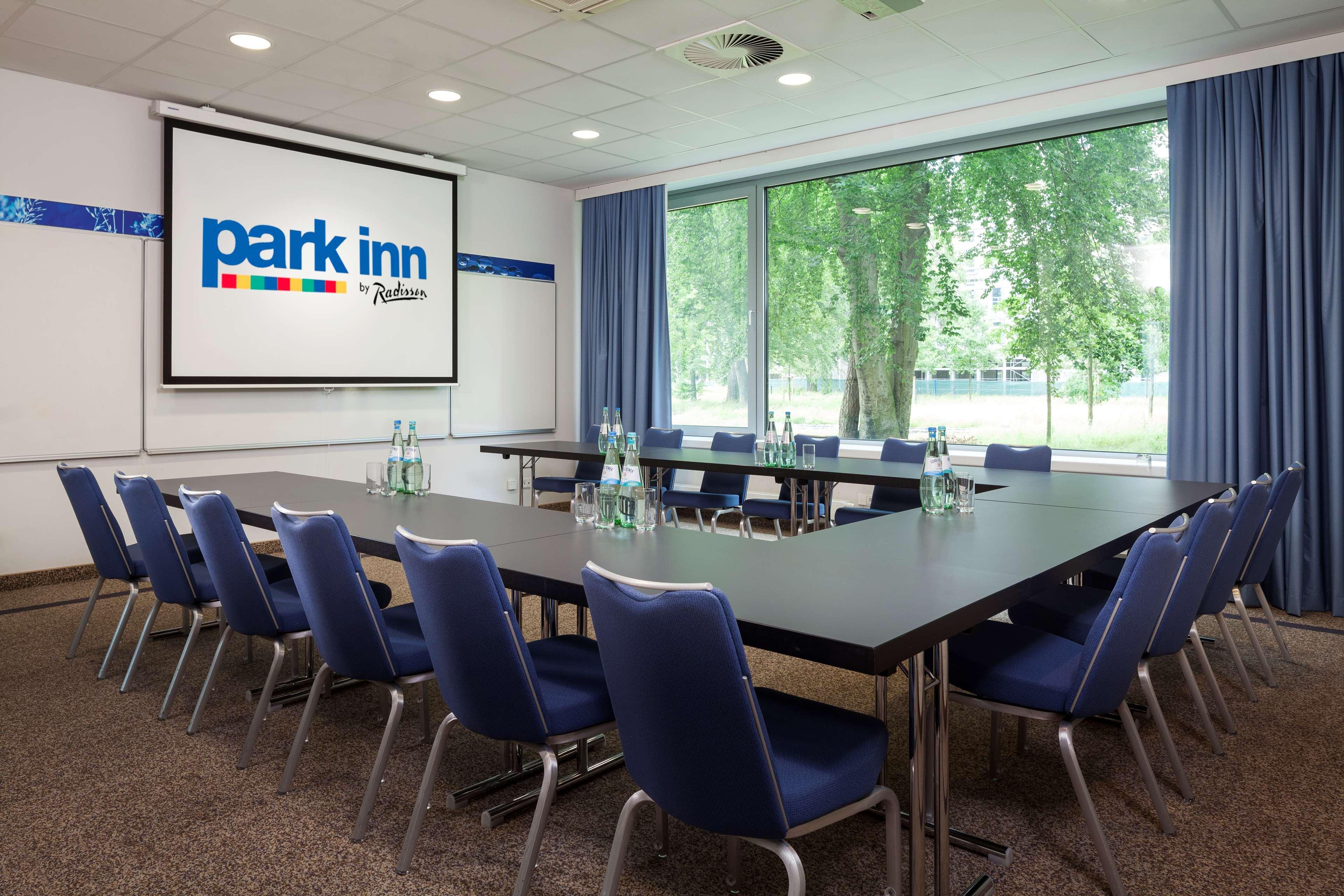 Park Inn By Radisson Frankfurt Airport Frankfurt am Main Bagian luar foto
