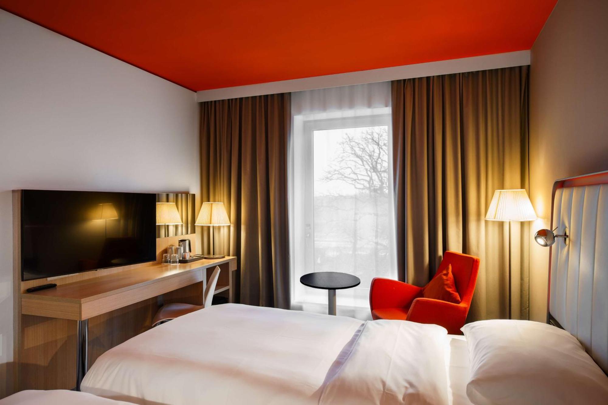 Park Inn By Radisson Frankfurt Airport Frankfurt am Main Bagian luar foto