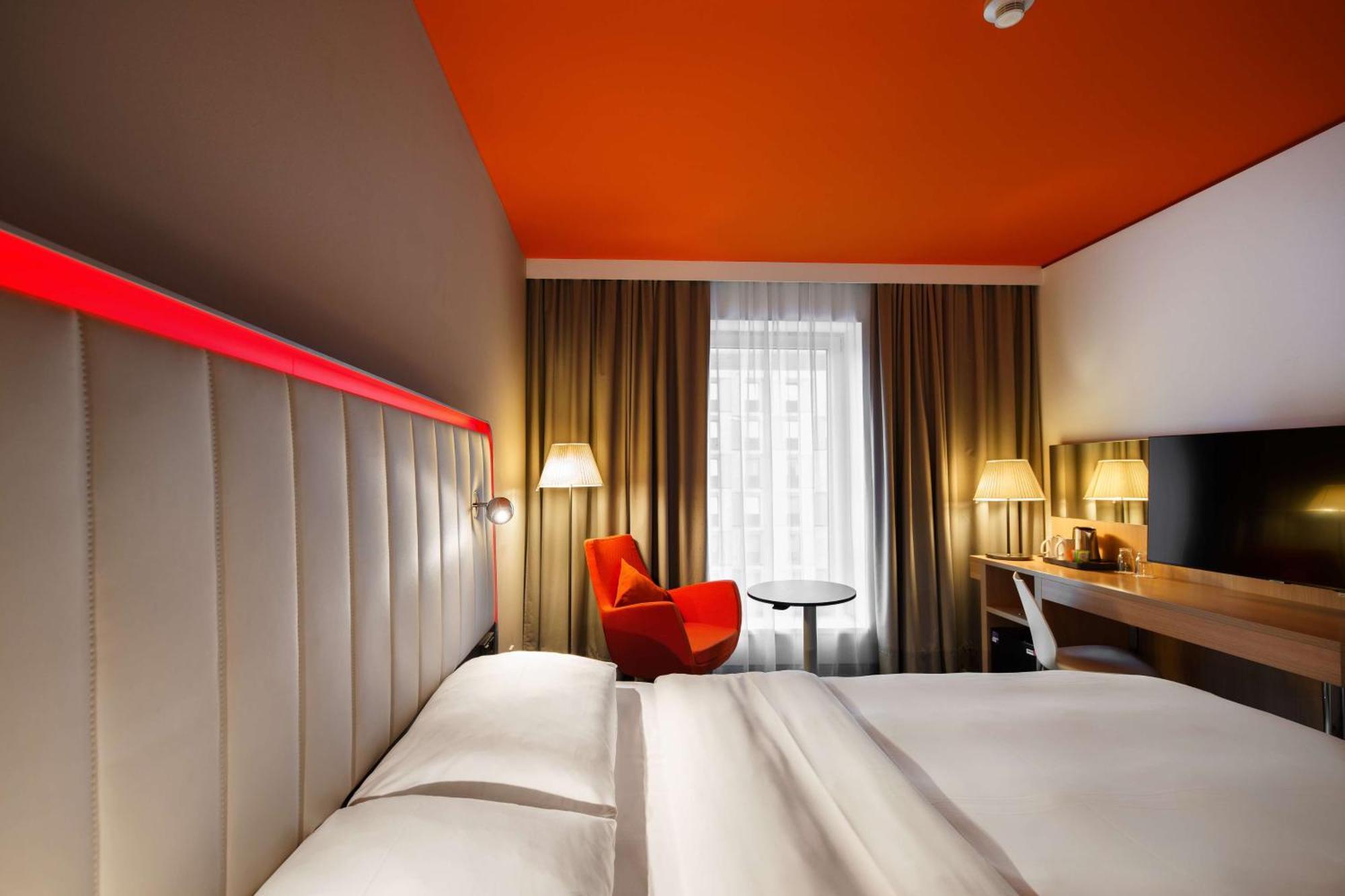 Park Inn By Radisson Frankfurt Airport Frankfurt am Main Bagian luar foto