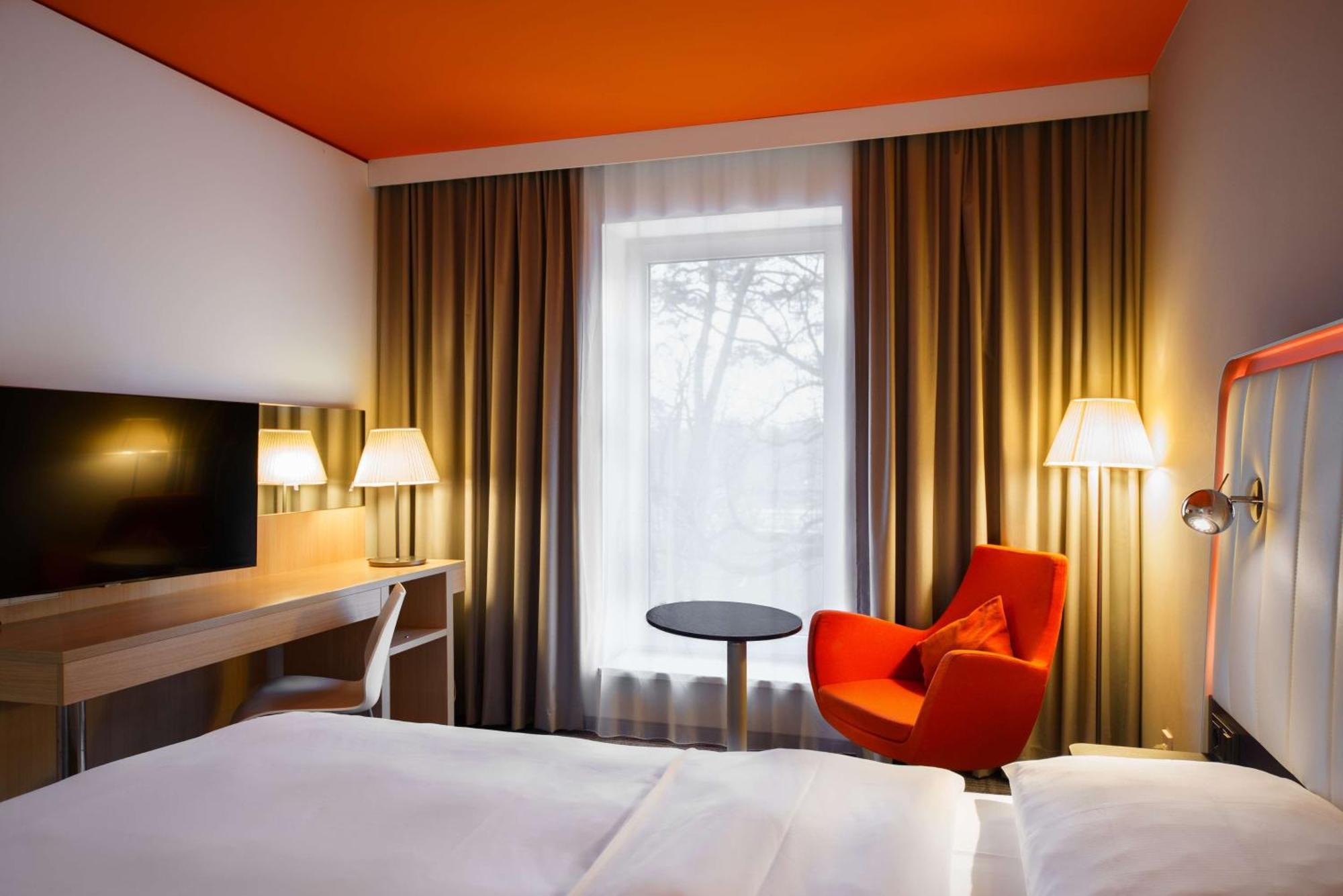 Park Inn By Radisson Frankfurt Airport Frankfurt am Main Bagian luar foto