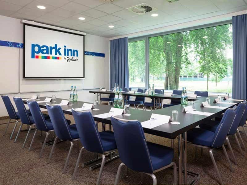 Park Inn By Radisson Frankfurt Airport Frankfurt am Main Bagian luar foto