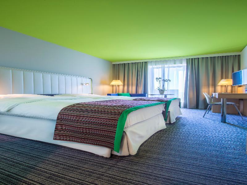 Park Inn By Radisson Frankfurt Airport Frankfurt am Main Bagian luar foto